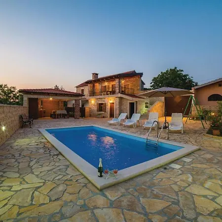 Luxury Maria With Pool Villa *