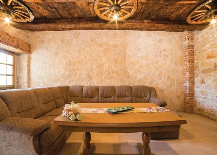 Luxury Maria With Pool Vila