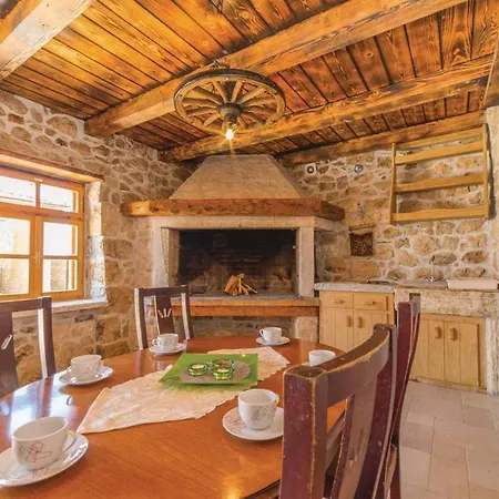 Luxury Maria With Pool Villa