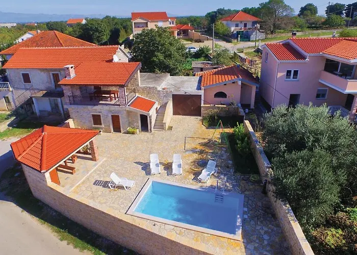 Luxury Maria With Pool